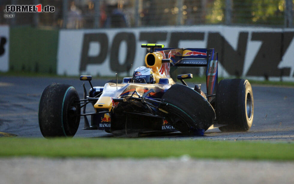 2009: Vettel nennt den Red-Bull-Renault liebevoll "Kate", zerlegt das erste RB5-Chassis aber gleich beim Saisonauftakt in Melbourne. Das zweite Chassis, "Kate's dirty Sister" (Kates schmutzige Schwester), wird ihn zu vier Grand-Prix-Siegen und dem zweiten Platz in der Weltmeisterschaft tragen. 2009: Vettel nennt den Red-Bull-Renault liebevoll "Kate", zerlegt das erste RB5-Chassis aber gleich beim Saisonauftakt in Melbourne. Das zweite Chassis, "Kate's dirty Sister" (Kates schmutzige Schwester), wird ihn zu vier Grand-Prix-Siegen und dem zweiten Platz in der Weltmeisterschaft tragen.