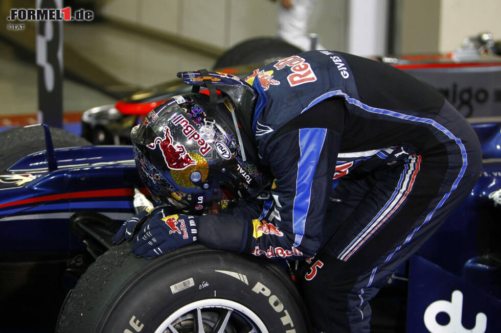 2010: Die "Lüsterne Liz" ("Luscious Liz"), ein Red-Bull-Renault RB6, verhilft Vettel zwar zum Sieg in Sepang. Doch beim Doppelschlag von Mark Webber in Barcelona und Monte Carlo dämmert ihm, dass etwas mit dem Chassis nicht stimmt. Den Nachfolge-RB6, mit dem er Weltmeister werden sollte, tauft er, genauso zweideutig, "Randy Mandy". 2010: Die "Lüsterne Liz" ("Luscious Liz"), ein Red-Bull-Renault RB6, verhilft Vettel zwar zum Sieg in Sepang. Doch beim Doppelschlag von Mark Webber in Barcelona und Monte Carlo dämmert ihm, dass etwas mit dem Chassis nicht stimmt. Den Nachfolge-RB6, mit dem er Weltmeister werden sollte, tauft er, genauso zweideutig, "Randy Mandy".