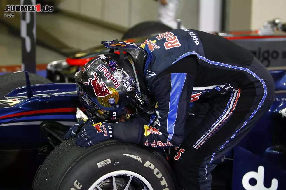 Foto zur News: 2010: Die &quot;Lüsterne Liz&quot; (&quot;Luscious Liz&quot;), ein Red-Bull-Renault RB6, verhilft Vettel zwar zum Sieg in Sepang. Doch beim Doppelschlag von Mark Webber in Barcelona und Monte Carlo dämmert ihm, dass etwas mit dem Chassis nicht stimmt. Den Nachfolge-RB6, mit dem er Weltmeister werden sollte, tauft er, genauso zweideutig, &quot;Randy Mandy&quot;.