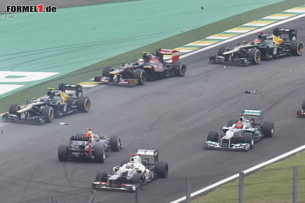 2012: Über den Namen "Abbey" für den Red-Bull-Renault RB8 wird spekuliert: Eine Anspielung auf "Abbey Road", Vettels Lieblingsalbum von den Beatles? Oder auf die berühmte Abbey-Kurve in Silverstone? "Weder noch", lacht er. "Es ist einfach nur ein cooler Name." Am Ende steht, nach dramatischem Finale in Sao Paulo, Titel Nummer drei. 2012: Über den Namen "Abbey" für den Red-Bull-Renault RB8 wird spekuliert: Eine Anspielung auf "Abbey Road", Vettels Lieblingsalbum von den Beatles? Oder auf die berühmte Abbey-Kurve in Silverstone? "Weder noch", lacht er. "Es ist einfach nur ein cooler Name." Am Ende steht, nach dramatischem Finale in Sao Paulo, Titel Nummer drei.