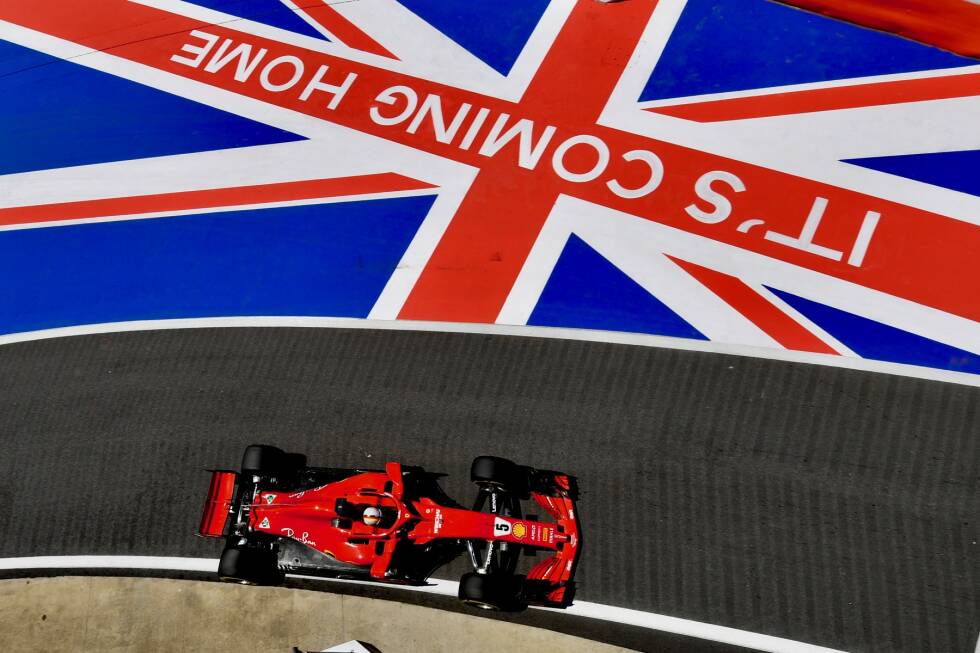 Foto zur News: Großbritannien: Räikkönen räumt Hamilton ab und macht Vettel das Gewinnen einfacher. Letztlich ist es aber ein brillantes Manöver gegen Bottas, das dem Deutschen nach einer Gala den Sieg sichert. Realer Punktestand: 171:163. Fehlerbereinigt: 213:144.