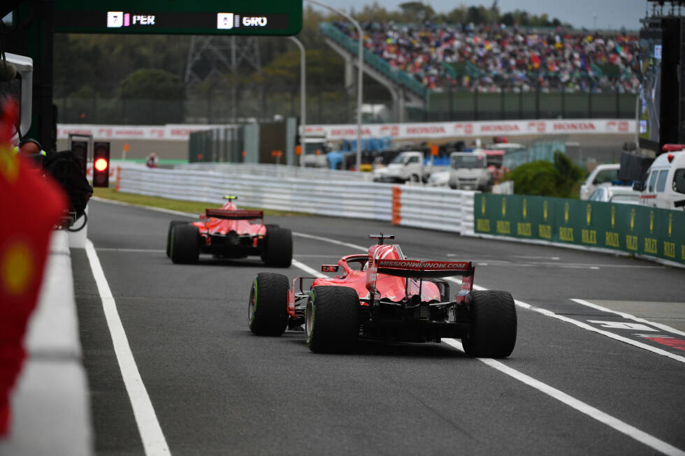 Foto zur News: Japan: Im Qualifying schickt Ferrari Vettel in Q3 mit Intermediates auf die Bahn, obwohl es dafür viel zu trocken ist. Unter dem gestiegenen Druck begeht er einen Fahrfehler in der Spoon-Kurve und landet nur auf Platz neun ...