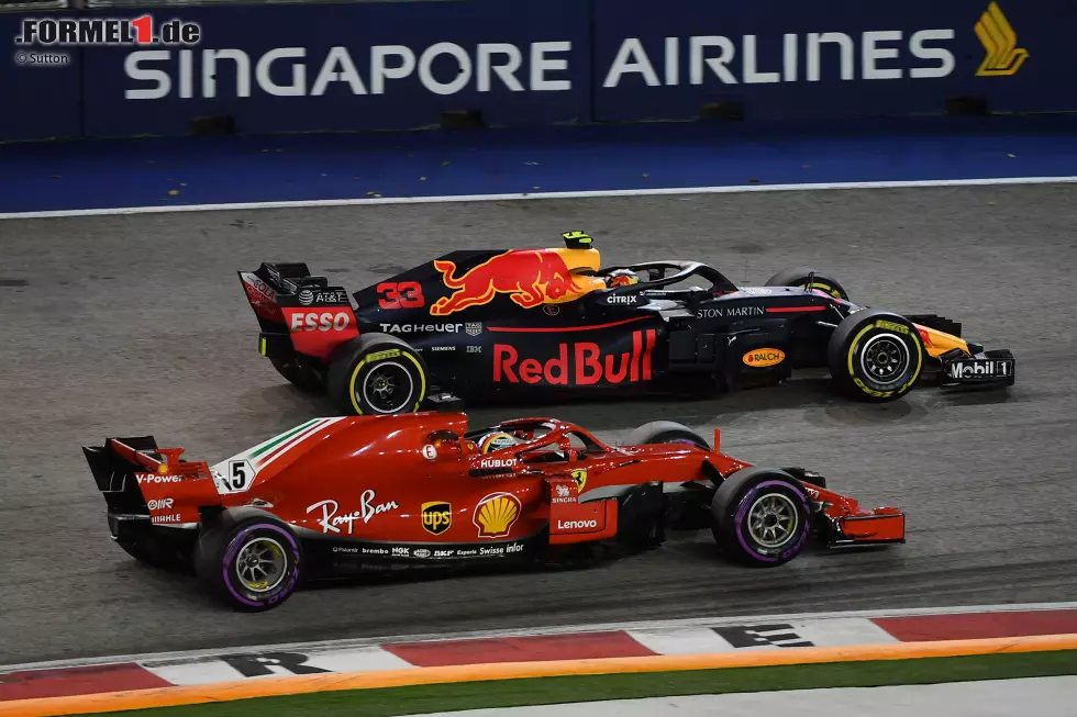 Singapur: Ein Mauerkuss im Training beschert Vettel einen verkorksten Start in das Wochenende, gegen Hamilton wäre aber auch mit besserem Set-up kein Kraut gewachsen. Dass Verstappen vor ihm landet und er nur Dritter wird, ist aber einem Taktikfehler geschuldet. Realer Punktestand: 241:281. Fehlerbereinigt: 326:250. Foto zur News: Singapur: Ein Mauerkuss im Training beschert Vettel einen verkorksten Start in das Wochenende, gegen Hamilton wäre aber auch mit besserem Set-up kein Kraut gewachsen. Dass Verstappen vor ihm landet und er nur Dritter wird, ist aber einem Taktikfehler geschuldet. Realer Punktestand: 241:281. Fehlerbereinigt: 326:250.