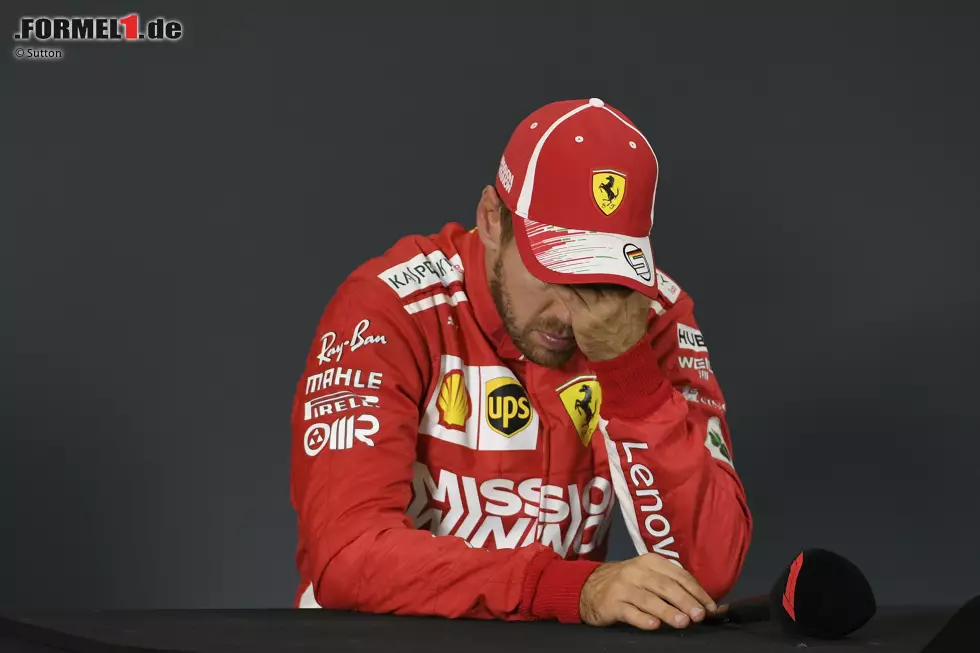 Mexiko: Prima Rennen von Vettel und Platz zwei hinter dem unantastbaren Verstappen. Aber der WM-Titel ist in der realen WM-Wertung futsch. Fehlerbereinigt hätte der Heppenheimer ihn in Mexiko aber gewonnen. Realer Punktestand: 294:358. Fehlerbereinigt: 402:324. Foto zur News: Mexiko: Prima Rennen von Vettel und Platz zwei hinter dem unantastbaren Verstappen. Aber der WM-Titel ist in der realen WM-Wertung futsch. Fehlerbereinigt hätte der Heppenheimer ihn in Mexiko aber gewonnen. Realer Punktestand: 294:358. Fehlerbereinigt: 402:324.