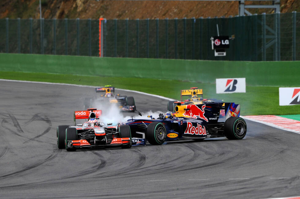Foto zur News: &quot;Crash Kid&quot;: Nur sechs Rennen später schreibt Vettel wieder Negativschlagzeilen. Dieses Mal räumt er Jenson Button ab, und dieses Mal ist die Schuldfrage zu 100 Prozent klar. Vettel bekommt eine Strafe - und den Spitznamen &quot;Crash Kid&quot;. Immerhin hat die Saison ein Happy End: Vettel wird trotz aller Zwischenfälle zum ersten Mal Weltmeister.