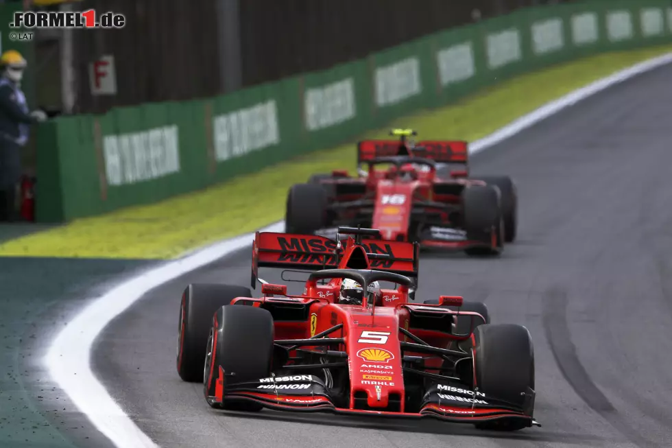 "Ferrari-Crash" - 2019 bekommt es Vettel bei Ferrari mit einem neuen Teamkollegen zu tun. Youngster Charles Leclerc macht dem viermaligen Weltmeister das Leben schwer, und nachdem es intern immer mal wieder brodelt, warten alle nur darauf, wann es zum ersten Mal kracht. In Brasilien ist es soweit. Beide fallen aus. Foto zur News: "Ferrari-Crash" - 2019 bekommt es Vettel bei Ferrari mit einem neuen Teamkollegen zu tun. Youngster Charles Leclerc macht dem viermaligen Weltmeister das Leben schwer, und nachdem es intern immer mal wieder brodelt, warten alle nur darauf, wann es zum ersten Mal kracht. In Brasilien ist es soweit. Beide fallen aus.
