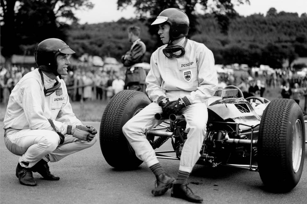 Foto zur News: 3. Dan Gurney (Brabham), Graham Hill (BRM), Bruce McLaren (Cooper) Belgien 1964: In der letzten Runde fielen sowohl Gurney als auch Hill ohne Sprit im Tank in Spa-Francorchamps aus. Jim Clark, der zu Beginn der letzten Runde noch Vierter war, schnappte sich McLaren und damit den Sieg. Hill wurde vor Gurney Fünfter.