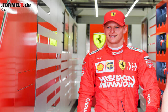 Foto zur News: Historisch: Mick Schumacher zeigt sich am ersten Testtag in Bahrain erstmals in Rot ...