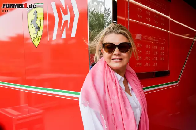 Auch Mutter Corinna Schumacher ist beim Test des Sohnemanns dabei. Sie hat bereits das erste Formel-2-Wochenende von Mick live vor Ort verfolgt. Foto zur News: Auch Mutter Corinna Schumacher ist beim Test des Sohnemanns dabei. Sie hat bereits das erste Formel-2-Wochenende von Mick live vor Ort verfolgt.