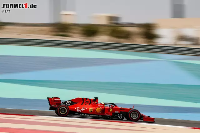 Im Vorfeld hat er sich im Ferrari-Simulator in Maranello auf die Aufgabe vorbereitet. Foto zur News: Im Vorfeld hat er sich im Ferrari-Simulator in Maranello auf die Aufgabe vorbereitet.