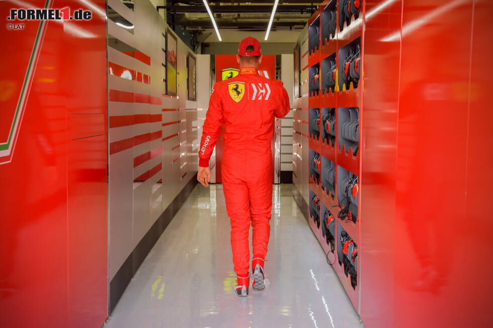 Foto zur News: ... und tritt damit in die Fußstapfen von Vater Michael Schumacher, der mit Ferrari fünfmal Weltmeister wurde.