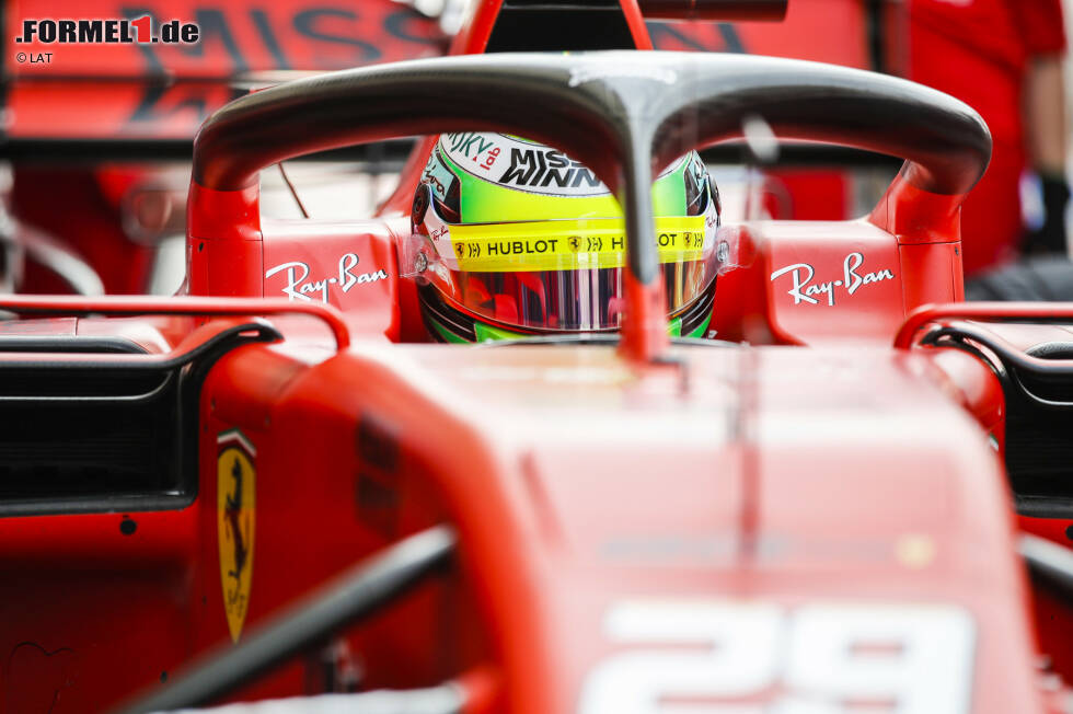 Foto zur News: Er darf die erste Ausfahrt im Ferrari SF90 der Saison 2019 absolvieren und trägt dabei die Startnummer 29.