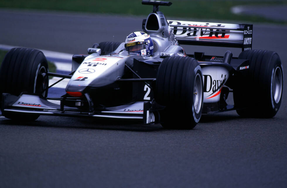 Foto zur News: &quot;West McLaren Mercedes&quot; versteckt den Titelsponsor unter anderem beim Großbritannien-Grand-Prix 2000 hinter den Vornamen ihrer Stammpilot Coulthard und Häkkinen
