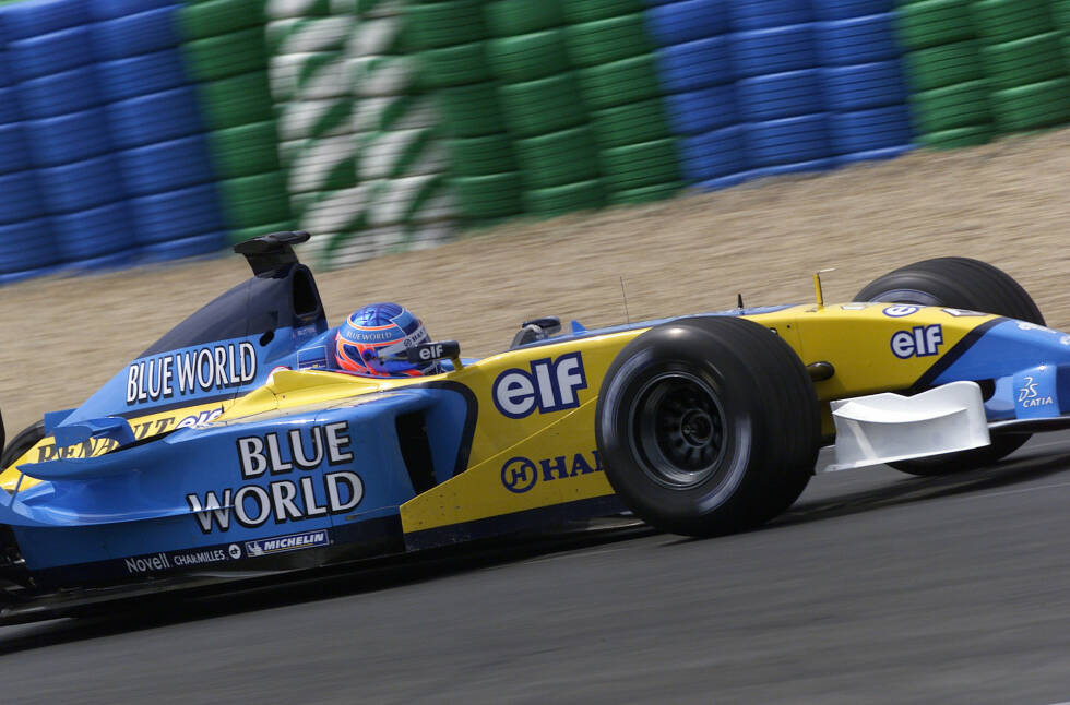Foto zur News: Das &quot;Mild Seven Renault F1 Team&quot; warb in Magny Cours 2002 für eine &quot;Blaue Welt&quot; - Ein Schelm, wer Böses dabei denkt