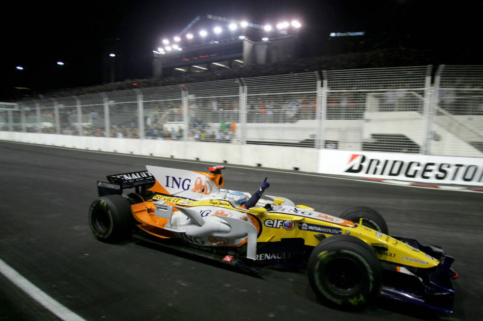 Foto zur News: Fernando Alonso - Startplatz 15 (Singapur 2008)