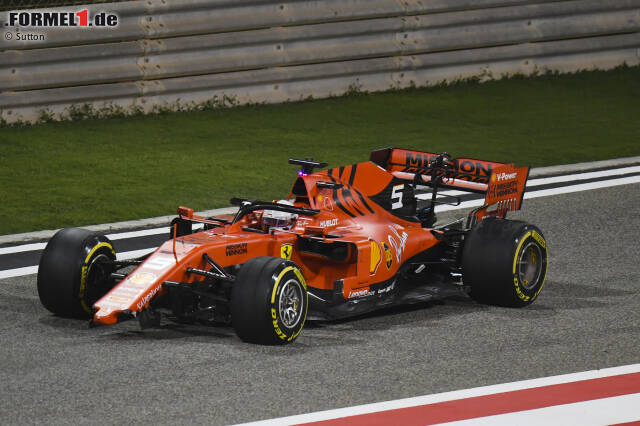 Foto zur News: Sebastian Vettel (5): Vom Speed her konnte er Leclerc das Wasser nicht reichen, und er konnte nicht wirklich erklären warum. Das ist im Duell eines viermaligen Weltmeisters gegen einen Ferrari-Newcomer kein gutes Zeichen. Dass er am Dreher im Duell mit Hamilton selbst schuld war, gibt Vettel offen zu.