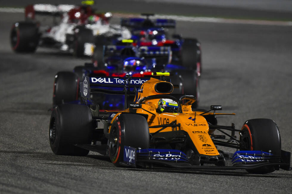 Foto zur News: Lando Norris (2): Es liege an den Fahrern, dass McLaren besser sei als 2018, grinst der Rookie. Norris hat vor der Formel 2 alles gewonnen, was es zu gewinnen gab, und bestätigt seinen Ruf als Ausnahmetalent. Wenn seine Entwicklung so weitergeht, wird er Sainz bald in den Schatten stellen.
