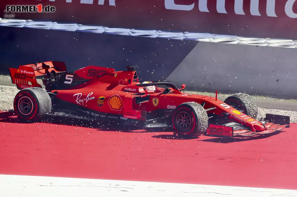 Er kommt kurz vor der Bande im Kiesbett zum Stehen und kann sogar aus eigener Kraft weiterfahren. Ein wilder Freitagnachmittag am Red Bull Ring. Foto zur News: Er kommt kurz vor der Bande im Kiesbett zum Stehen und kann sogar aus eigener Kraft weiterfahren. Ein wilder Freitagnachmittag am Red Bull Ring.