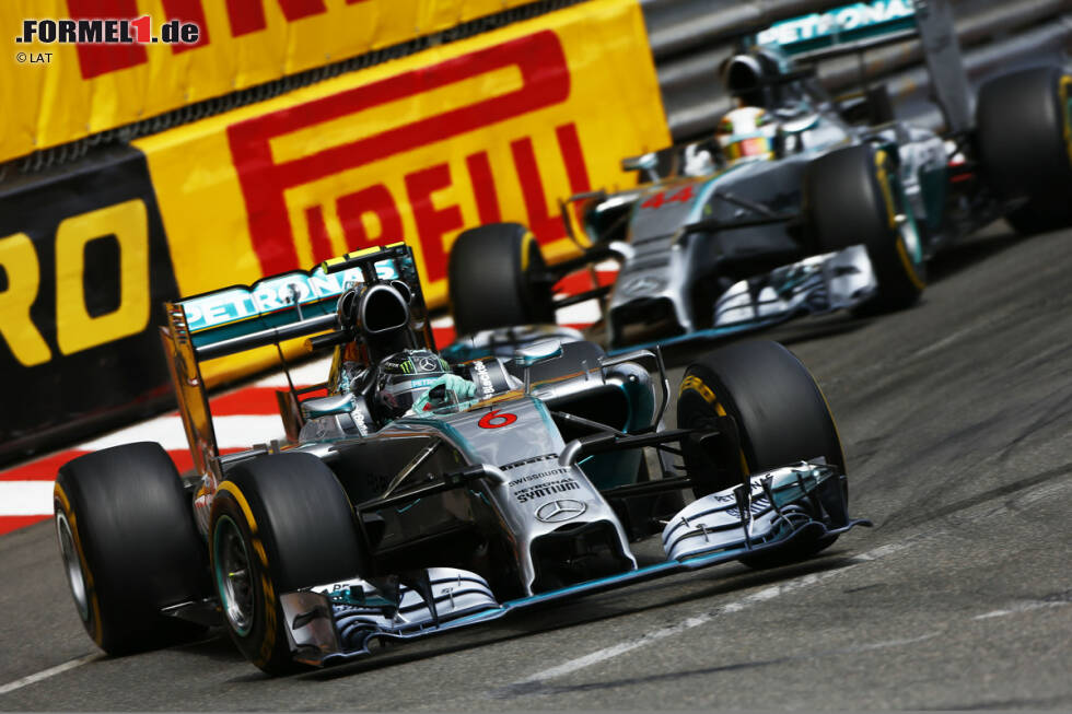 Foto zur News: 2014 beginnt die Mercedes-Ära. Vor allem dank der neuen Hybridmotoren gewinnen Lewis Hamilton und Nico Rosberg in der Frühphase der Saison in Malaysia, Bahrain, China, Spanien und Monaco. Ohne ein Motorenproblem von Hamilton hätte man wohl auch beim Auftakt in Australien bereits einen Doppelsieg gefeiert.