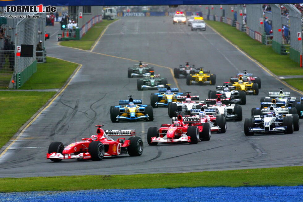 Foto zur News: Zwar beginnt auch die Saison 2003 in Melbourne wieder mit einer Doppel-Pole für die Roten, doch im Rennen geht alles schief. Zunächst bekommt Barrichello eine Strafe für einen Frühstart, später scheidet er nach einem Crash aus. Schumacher wird in einem chaotischen Rennen Vierter - am Ende des Jahres aber wieder Weltmeister.