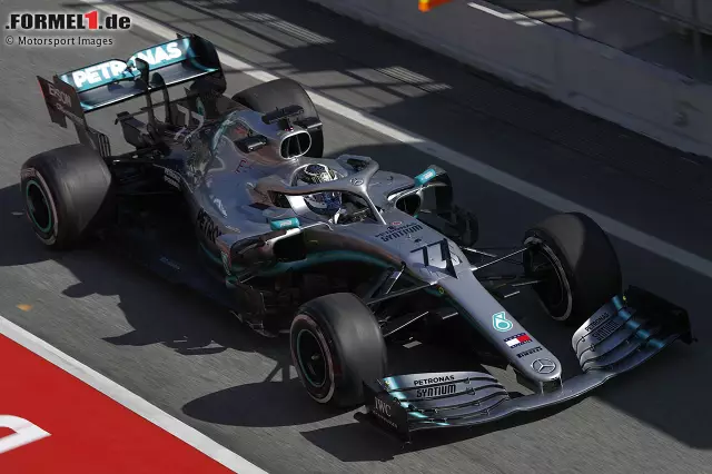 Mercedes W10 Foto zur News: Mercedes W10