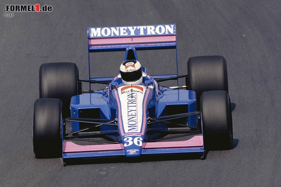 Moneytron (Onyx): Jean-Pierre van Rossem überzeugt Investoren, dass er einen Supercomputer habe, der die Bewegungen des Aktienmarktes vorausberechnen könne. Mit dem erhaltenen Geld tritt er 1989 als Sponsor des Formel-1-Teams Onyx auf. Zwei Jahre später wird von Rossem wegen Betrugs zu fünf Jahren Haft verurteilt. 2018 stirbt der Belgier. Moneytron (Onyx): Jean-Pierre van Rossem überzeugt Investoren, dass er einen Supercomputer habe, der die Bewegungen des Aktienmarktes vorausberechnen könne. Mit dem erhaltenen Geld tritt er 1989 als Sponsor des Formel-1-Teams Onyx auf. Zwei Jahre später wird von Rossem wegen Betrugs zu fünf Jahren Haft verurteilt. 2018 stirbt der Belgier.