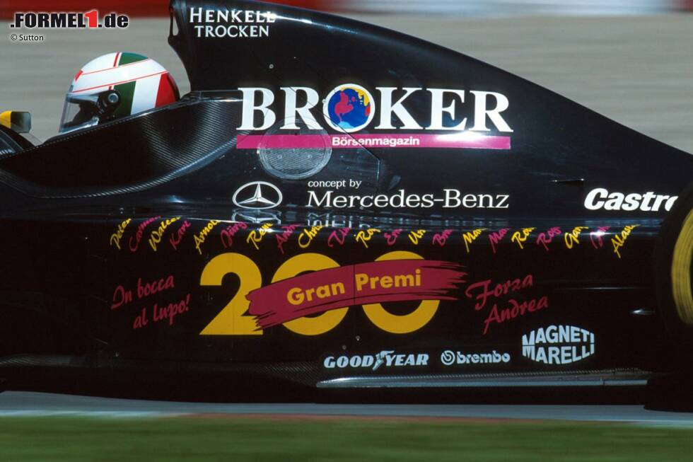 Broker (Sauber): Das Schweizer Sauber-Team geht gerade ins zweite Formel-1-Jahr, als Anfang 1994 plötzlich der skurril anmutende und kaum bekannte Kleinverlag mit Sitz in Baden-Württemberg als Hauptsponsor auftaucht. Die versprochenen Millionen bleiben aus und sowohl Sauber als auch Motorenpartner Mercedes ist die Nummer mächtig peinlich. Broker (Sauber): Das Schweizer Sauber-Team geht gerade ins zweite Formel-1-Jahr, als Anfang 1994 plötzlich der skurril anmutende und kaum bekannte Kleinverlag mit Sitz in Baden-Württemberg als Hauptsponsor auftaucht. Die versprochenen Millionen bleiben aus und sowohl Sauber als auch Motorenpartner Mercedes ist die Nummer mächtig peinlich.