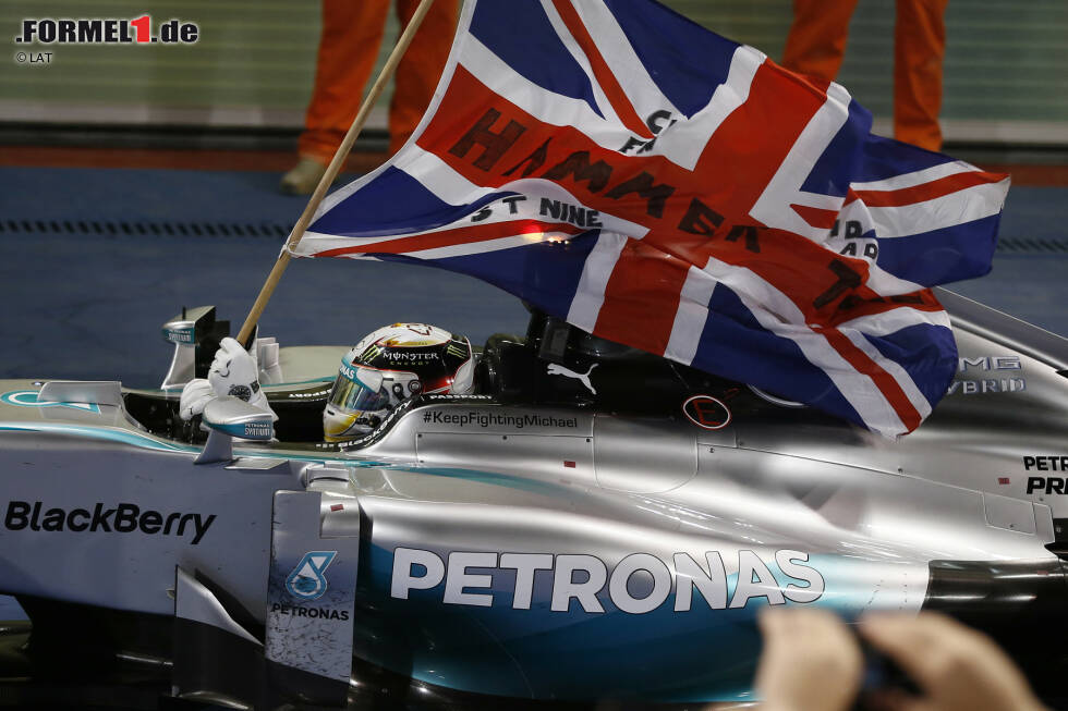 Foto zur News: 8 Siege: Mercedes von Italien 2014 bis Australien 2015 - Der erste Eintrag der modernen Silberpfeile. Lewis Hamilton stürmte mit sechs Siegen in den letzten sieben Rennen zum ersten WM-Titel mit Mercedes. Nico Rosberg blieb nur der Erfolg in Brasilien. Sebastian Vettels erster Ferrari-Sieg setzte dem Treiben im zweiten Lauf 2015 ein Ende.
