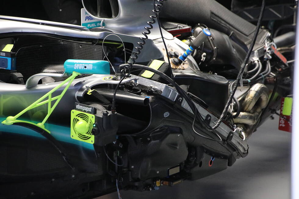 Foto zur News: Mercedes W10: Kühler