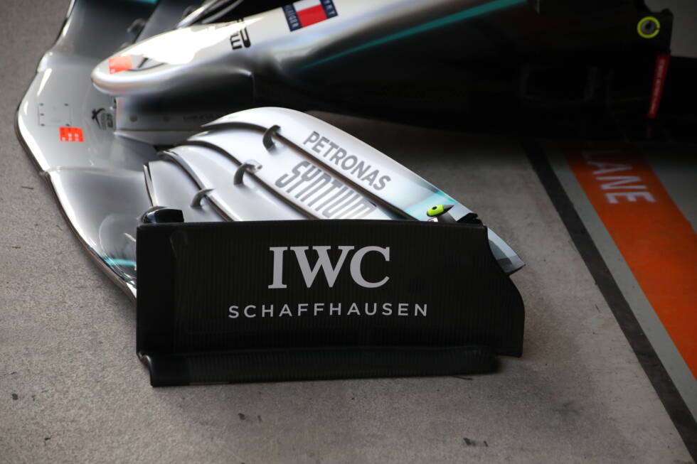Foto zur News: Mercedes W10: Frontflügel