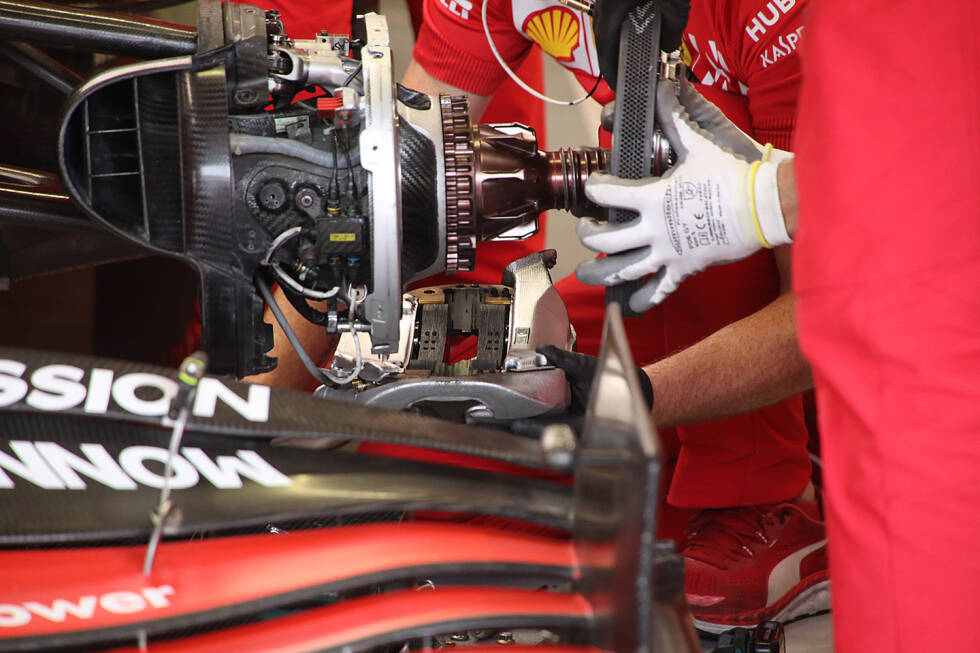 Foto zur News: Ferrari SF90: Vorderradaufhängung mit Bremsscheibe