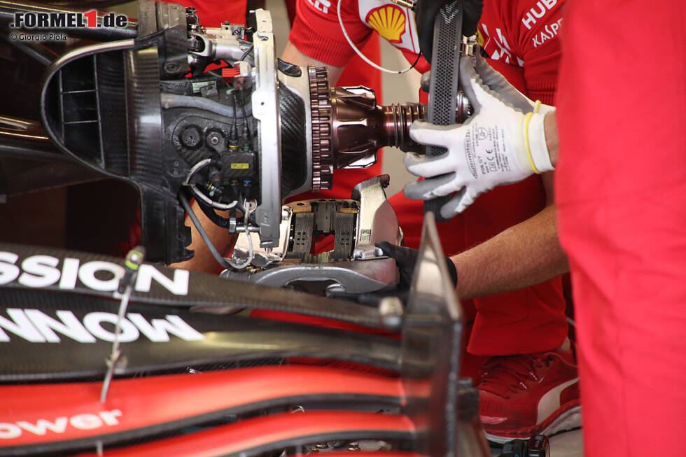 Foto zur News: Ferrari SF90: Vorderradaufhängung mit Bremsscheibe