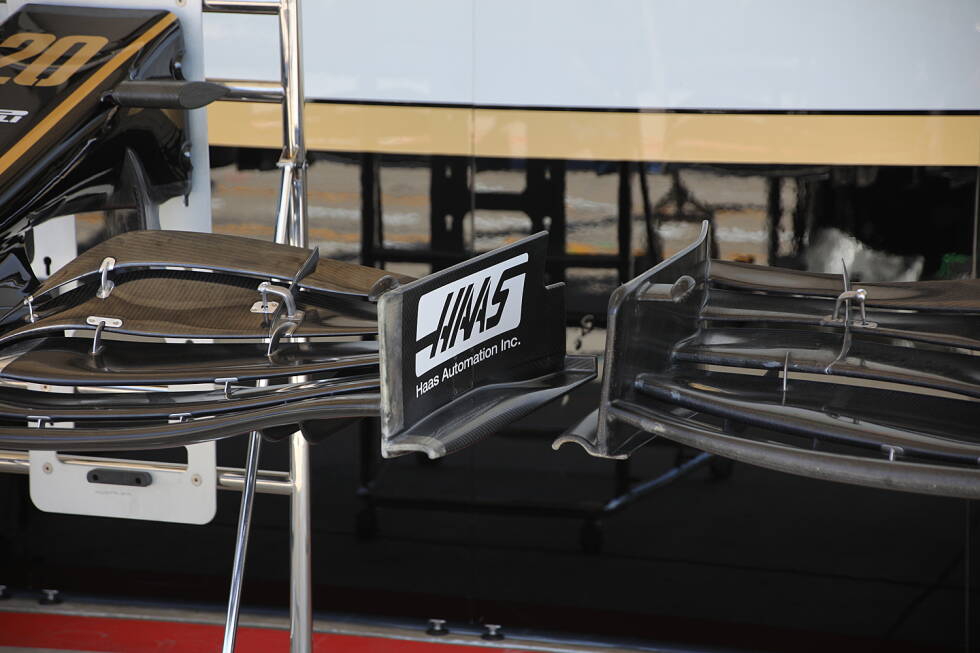 Foto zur News: Haas VF-19: Vergleich der Frontflügel-Spezifikationen
