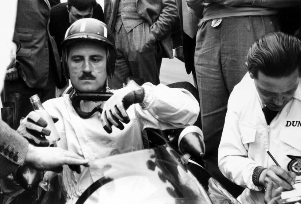 Foto zur News: 1962 ist Zandvoort das Auftaktrennen der Saison und gleichzeitig der erste Sieg von Graham Hill in seiner Formel-1-Karriere. Nach drei weiteren Siegen wird er am Ende erstmals Weltmeister. Lokalheld Carel Godin de Beaufort holt als Sechster seinen ersten WM-Zähler - diesmal in einem echten Formel-1-Porsche.