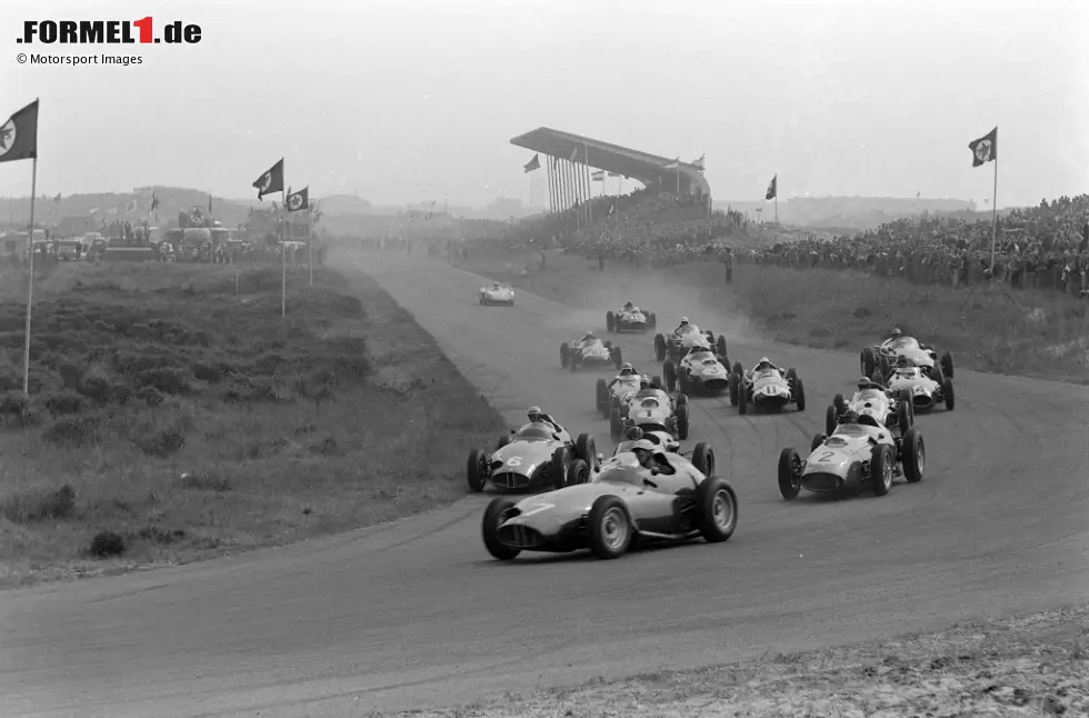 Foto zur News: Jo Bonnier heißt der Sieger im Rennen 1959. Der Schwede konnte im BRM sein allererstes Formel-1-Rennen überhaupt gewinnen. Was das Rennen so besonders macht: In insgesamt 16 Jahren im Grand-Prix-Rennsport sollte es Bonniers einziger Sieg bleiben. Für Aufsehen sorgt aber auch ein Fahrer am anderen Ende des Feldes ...