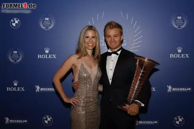 Vivian und Nico Rosberg kennen sich schon seit ihrer Jugend. 2014 gaben sie sich das Jawort. Das Paar hat zwei Kinder. Foto zur News: Vivian und Nico Rosberg kennen sich schon seit ihrer Jugend. 2014 gaben sie sich das Jawort. Das Paar hat zwei Kinder.