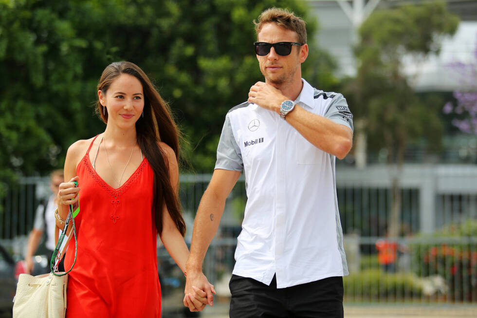 Foto zur News: Formel-1-Weltmeister Jenson Button war schon fünf Jahre lang mit Jessica Michibata zusammen, als er das japanisch-argentinische Model 2014 vor den Traualtar führte. Die Ehe hielt nur ein Jahr.