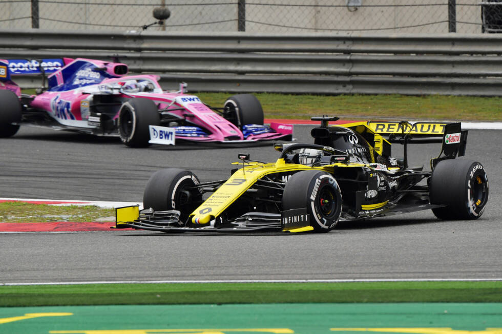 Foto zur News: Daniel Ricciardo (2): Vom Speed her ist er bei Renault nur die Nummer 2. So gesehen erscheint seine Note gnädig. Aber: Ricciardo hat in Schanghai alles richtig gemacht, wenn es wichtig war, und wegen seiner Einstoppstrategie langsamer ausgesehen, als er eigentlich war. Die Formkurve zeigt nach oben.
