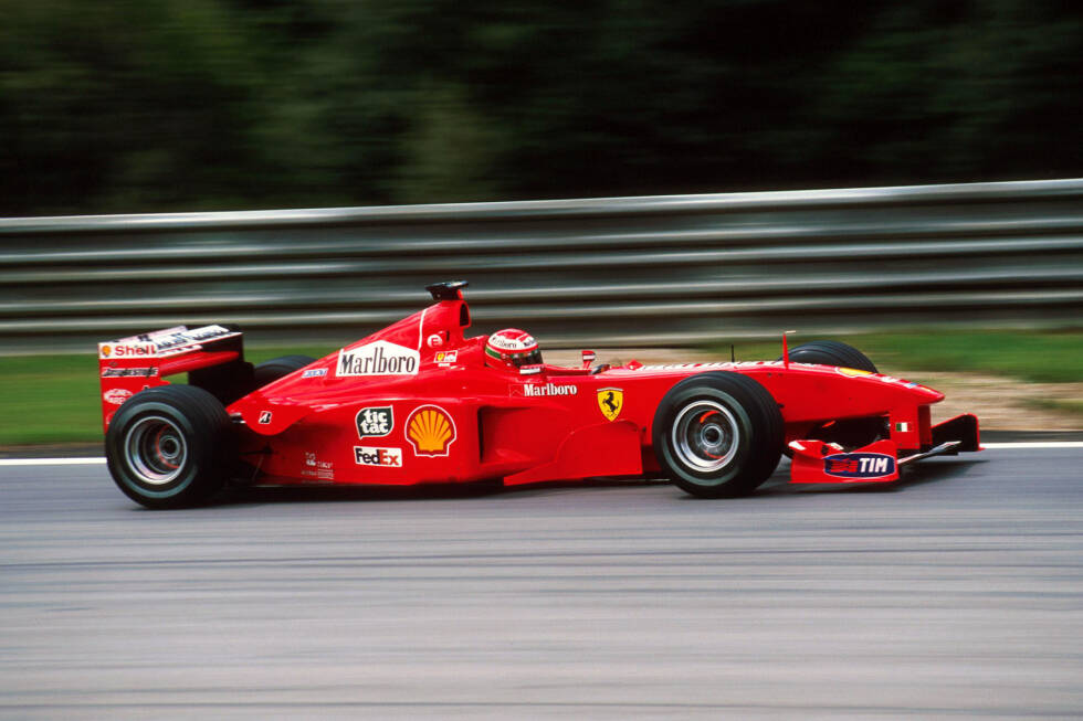 Foto zur News: 1999: Ferrari F399; Fahrer: Eddie Irvine, Mika Salo, Michael Schumacher
