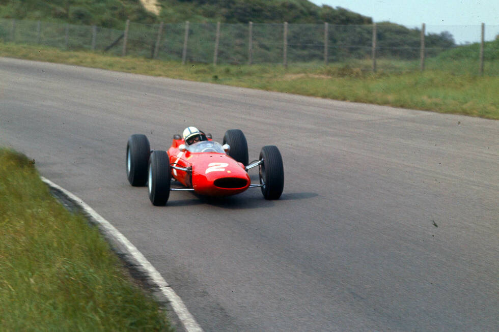 Foto zur News: 1964-1965: Ferrari 158; Fahrer: Lorenzo Bandini, John Surtees, Nino Vaccarella