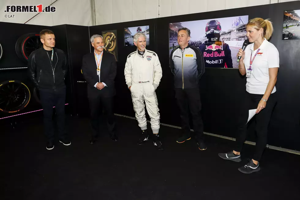 Foto zur News: Ebenfalls mit dabei waren Mario Isola von Pirelli und Formel-1-Boss Chase Carey.