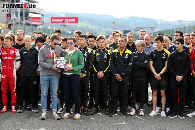 Foto zur News: Mit einer Schweigeminute hat sich die Fahrerlager-Gemeinschaft der Formel 1 und ihrer Nachwuchsserien in Spa-Francorchamps vom verstorbenen Anthoine Hubert verabschiedet.