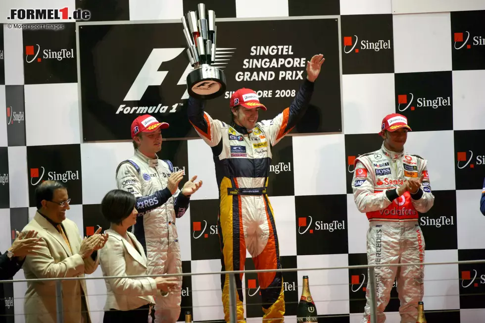 Foto zur News: #9: Singapur 2008 - Fernando Alonso, Nico Rosberg, Lewis Hamilton (Durchschnittsalter: 24 Jahre, 8 Monate, 19 Tage)