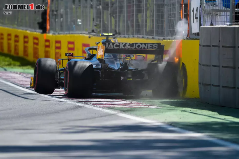 Foto zur News: Das geht nicht gut: Kevin Magnussen rutscht in Richtung der berüchtigten &quot;Wall of Champions&quot; in der letzten Kurve des Circuit Gilles Villeneuve.