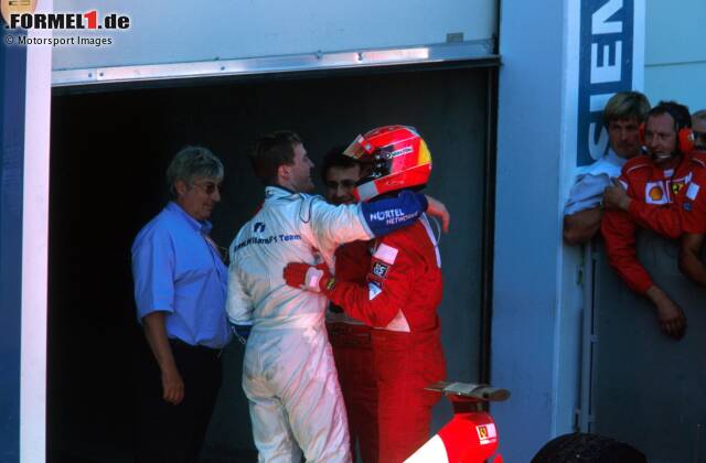 10. Frankreich 2001, Ralf Schumacher vor Michael Schumacher - 0,010 Sekunden: Um genau eine Hundertstelsekunde kann Ralf (Williams-BMW) seinen Bruder Michael (Ferrari) in Magny-Cours bezwingen. Am Sonntag dreht der Rekordweltmeister den Spieß jedoch um und siegt vor seinem kleinen Bruder. 10. Frankreich 2001, Ralf Schumacher vor Michael Schumacher - 0,010 Sekunden: Um genau eine Hundertstelsekunde kann Ralf (Williams-BMW) seinen Bruder Michael (Ferrari) in Magny-Cours bezwingen. Am Sonntag dreht der Rekordweltmeister den Spieß jedoch um und siegt vor seinem kleinen Bruder.