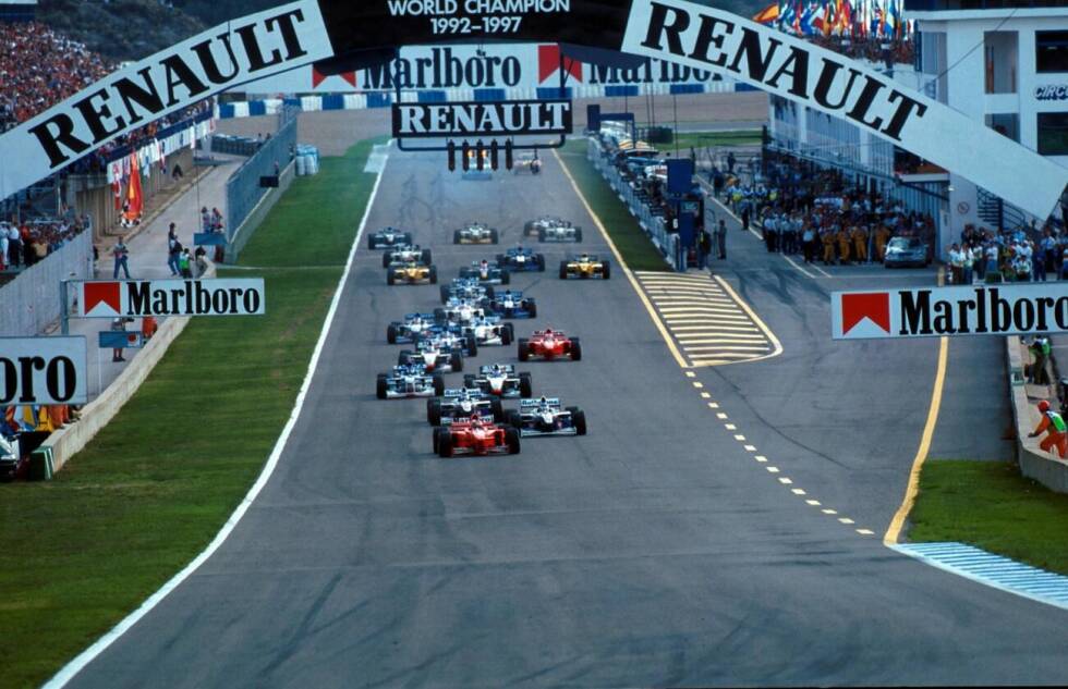 Foto zur News: Das bislang knappste Qualifying der Formel-1-Geschichte findet aber außerhalb unseres gewählten Zeitraumes statt: Beim WM-Finale in Jerez 1997 fahren die beiden Titelrivalen Jacques Villeneuve und Michael Schumacher sowie Heinz-Harald Frentzen die exakt gleiche Zeit - einmalig in der Formel 1. Am Ende wird Villeneuve Weltmeister.