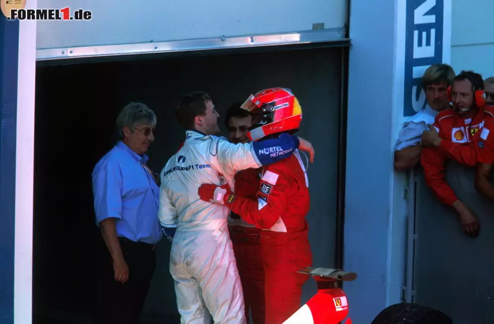 Foto zur News: 10. Frankreich 2001, Ralf Schumacher vor Michael Schumacher - 0,010 Sekunden: Um genau eine Hundertstelsekunde kann Ralf (Williams-BMW) seinen Bruder Michael (Ferrari) in Magny-Cours bezwingen. Am Sonntag dreht der Rekordweltmeister den Spieß jedoch um und siegt vor seinem kleinen Bruder.