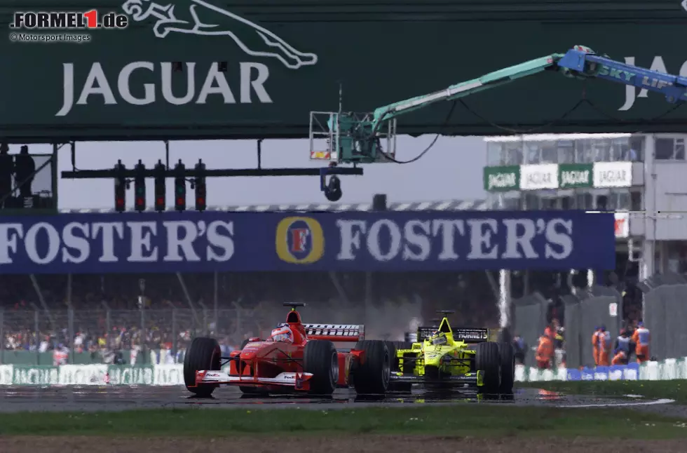 3. Großbritannien 2000, Rubens Barrichello vor Heinz-Harald Frentzen - 0,003 Sekunden: Erneut taucht der Ferrari-Pilot in unserer Liste auf, diesmal holt er sich die Pole knapp vor dem deutschen Überraschungsmann im Jordan - allerdings noch auf der alten Strecke. Allerdings haben beide im Rennen Pech und scheiden mit Technikproblemen aus. Foto zur News: 3. Großbritannien 2000, Rubens Barrichello vor Heinz-Harald Frentzen - 0,003 Sekunden: Erneut taucht der Ferrari-Pilot in unserer Liste auf, diesmal holt er sich die Pole knapp vor dem deutschen Überraschungsmann im Jordan - allerdings noch auf der alten Strecke. Allerdings haben beide im Rennen Pech und scheiden mit Technikproblemen aus.