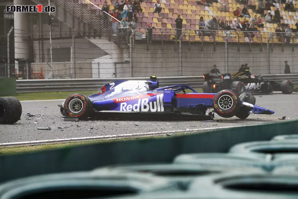 #1 Mehr Gefahr: Früher Haudegen, heute Playstation - Große Gefahr kennt man in der modernen Formel 1 heute kaum noch. Die Autos sind so sicher geworden und die großflächigen Auslaufzonen verzeihen viele Fehler spielerisch. Für Fans und Fahrer ist das wenig aufregend. Foto zur News: #1 Mehr Gefahr: Früher Haudegen, heute Playstation - Große Gefahr kennt man in der modernen Formel 1 heute kaum noch. Die Autos sind so sicher geworden und die großflächigen Auslaufzonen verzeihen viele Fehler spielerisch. Für Fans und Fahrer ist das wenig aufregend.
