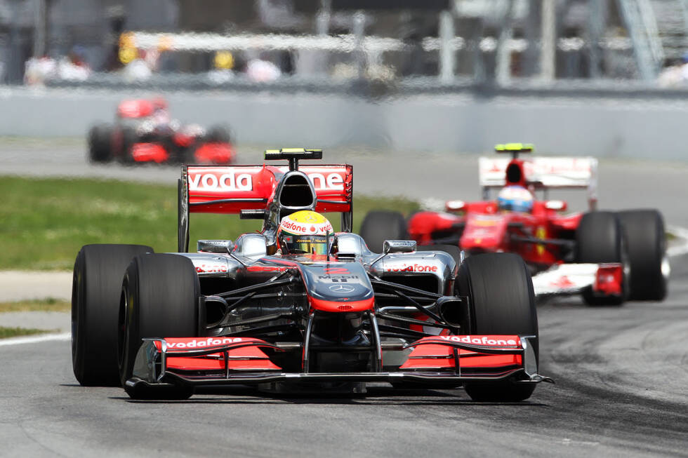 Foto zur News: 2010: McLaren-Mercedes MP4-25; Fahrer: Lewis Hamilton, Jenson Button
